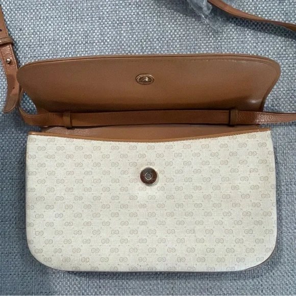 Elegant Cream and Tan Shoulder Bag - Picture 3 of 8
